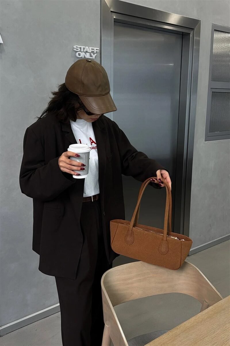 Lea Camel – Image 2