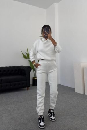 Jenner ensemble Blanc ( مقطن من الداخل)