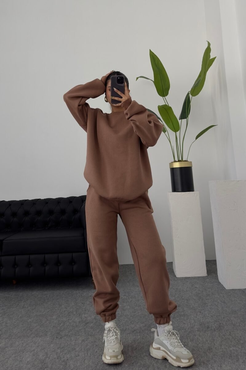 Ensemble Marron oversize ( مقطن من الداخل)