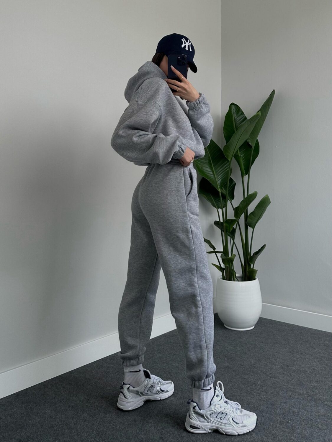 Jenner ensemble gris ( مقطن من الداخل)