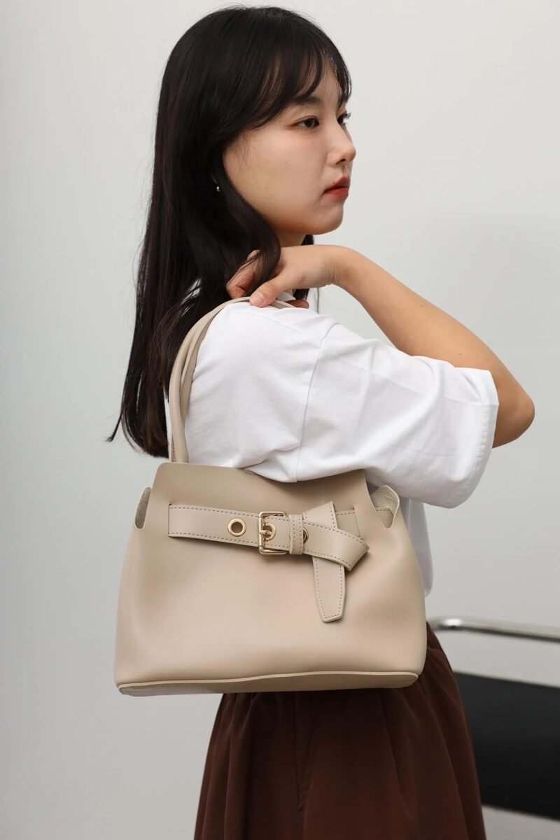 Holly Beige
