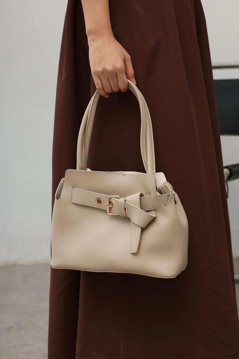 Holly Beige