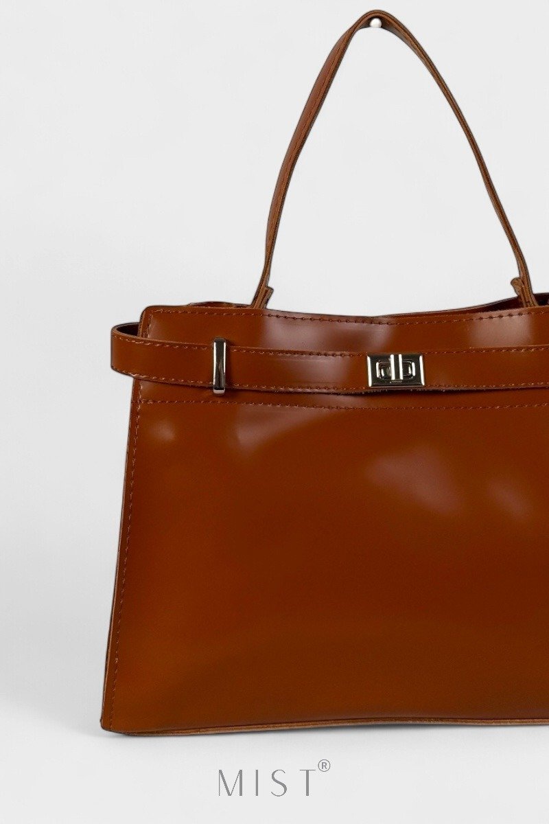 Elise Camel - Image 3