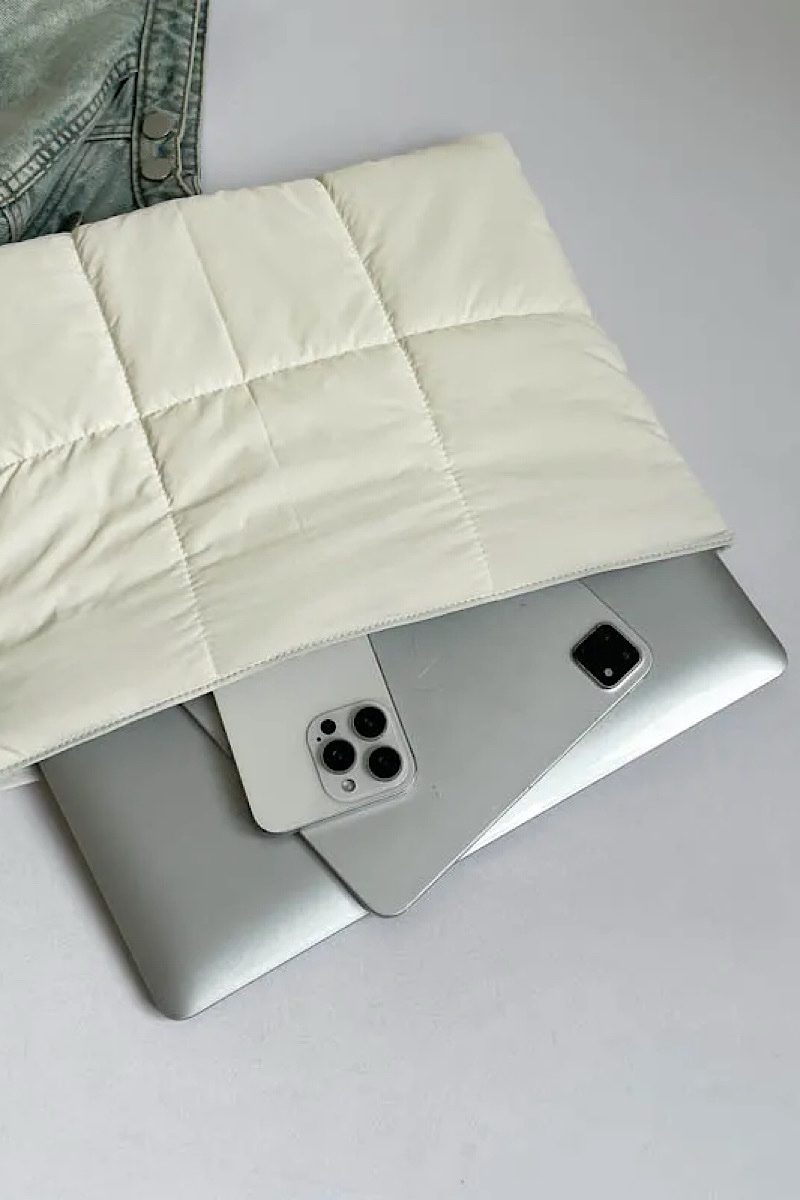 Float Magnetic Sleeve Crème