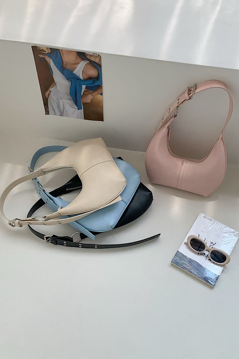 Venus – Black