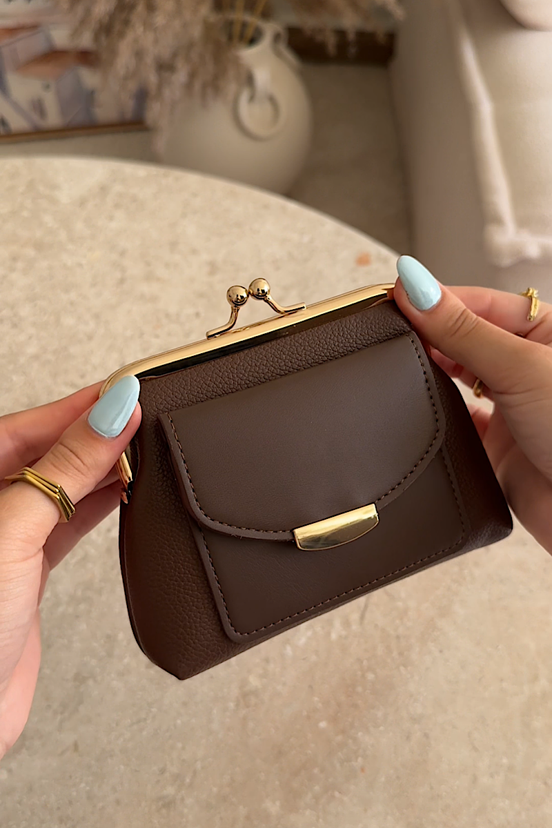 Goldie Kiss-Lock Brown