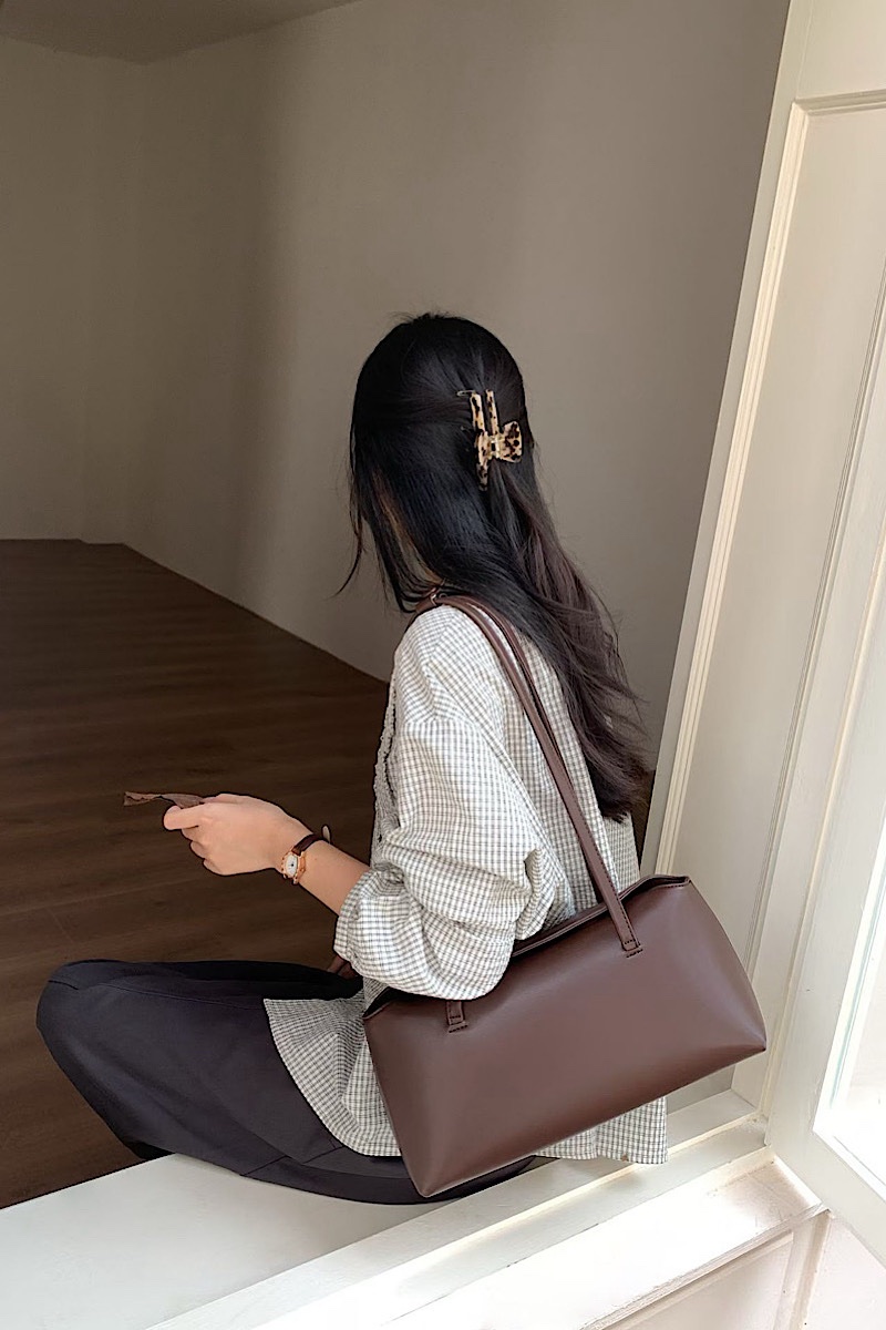 Venice Pillow Closure Minimalist Handbag -
Brown