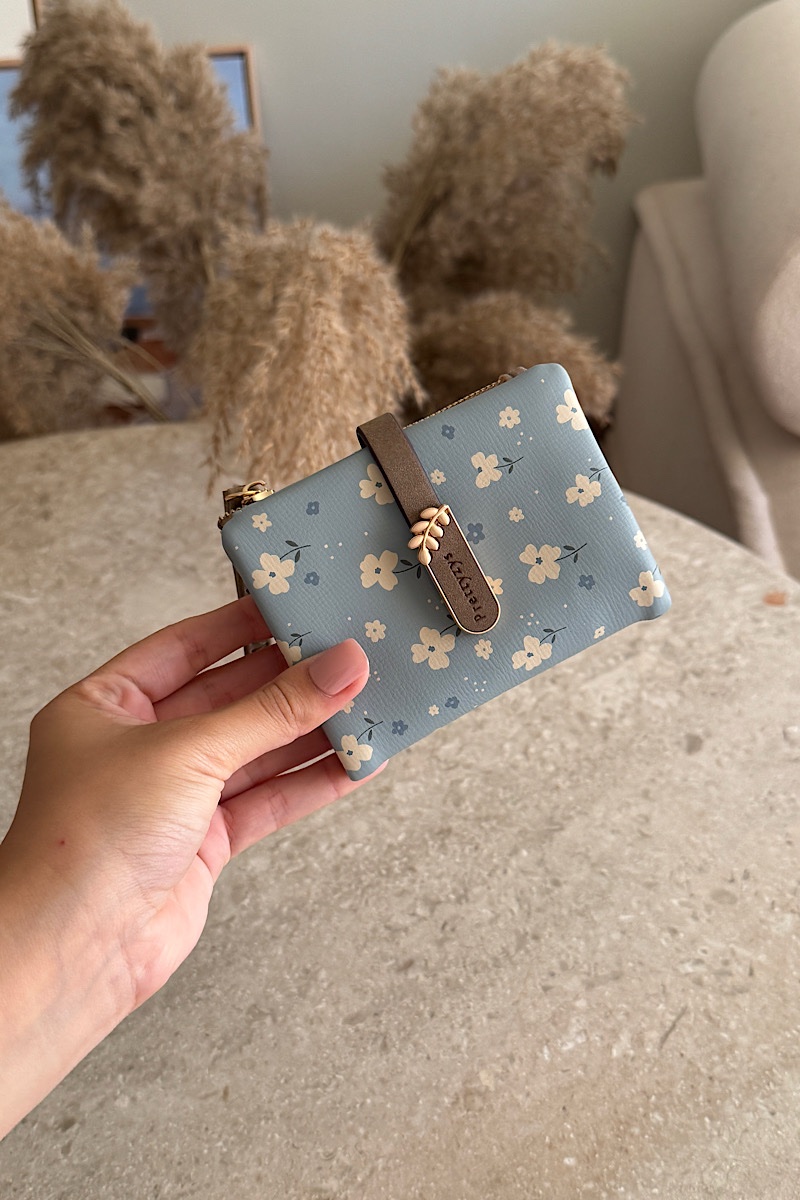 Hazel Small – Blue