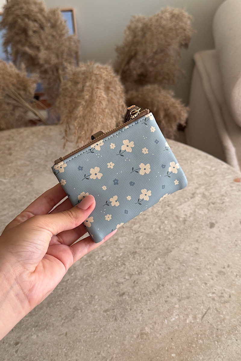 Hazel Small – Blue