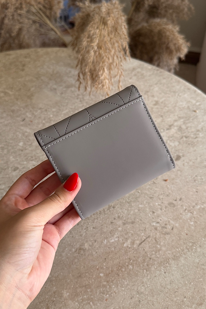 Scarlett – Grey