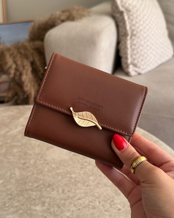 Mist Poppy - Chestnut Brown