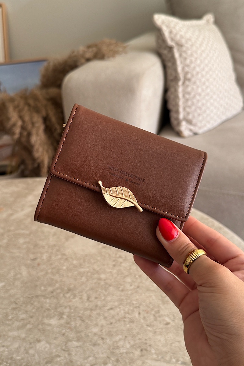 Mist Poppy - Chestnut Brown